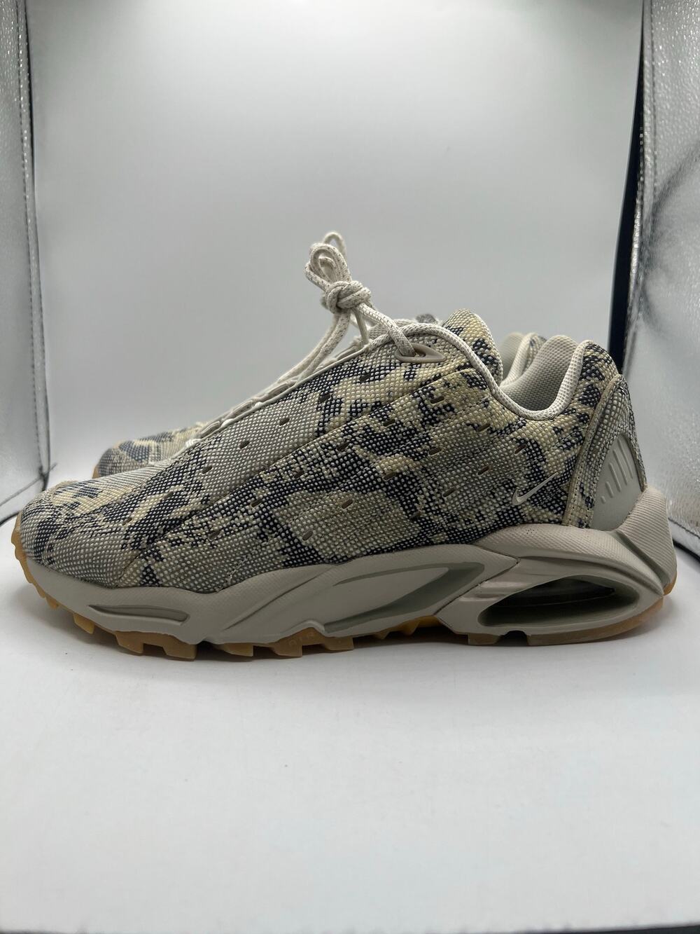 Nike Hot Step Air Terra ‘Distant Regards Collection’ Light Bone size 7.5 mens